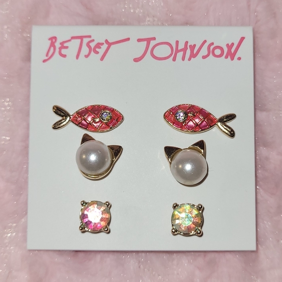 Betsey Johnson 3-pair earring set. - Picture 10 of 15